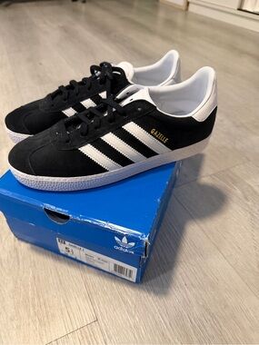 Adidas womens 7 gazelle